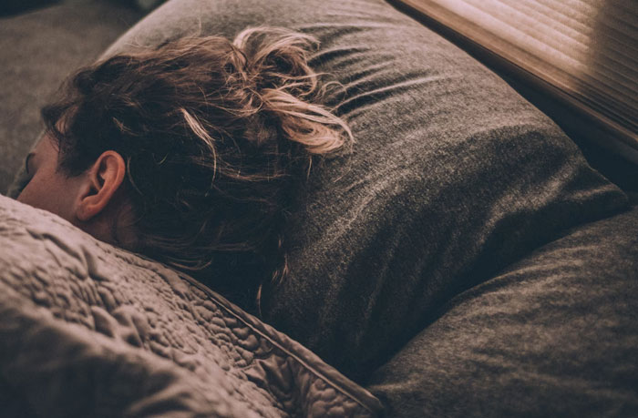 10 Personas comparten las cosas inexplicables más aterradoras que les sucedieron