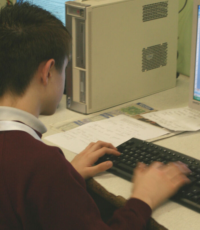 "It’s Not A Phase, Mom!": 30 People Are Sharing The Embarrassing Phases They Went Through As Teenagers