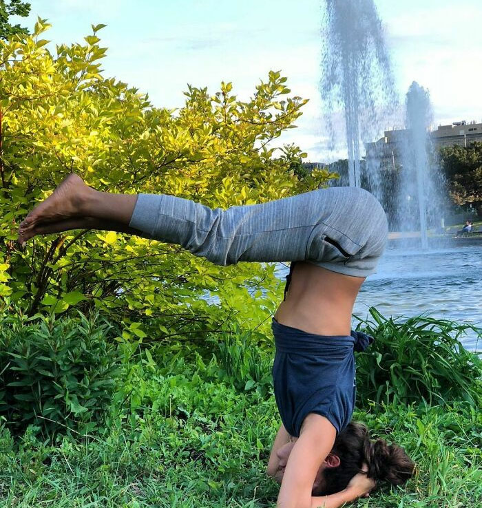 This Is What Happens When I Ask My Sister To Take A Picture Of Me Next To A Fountain