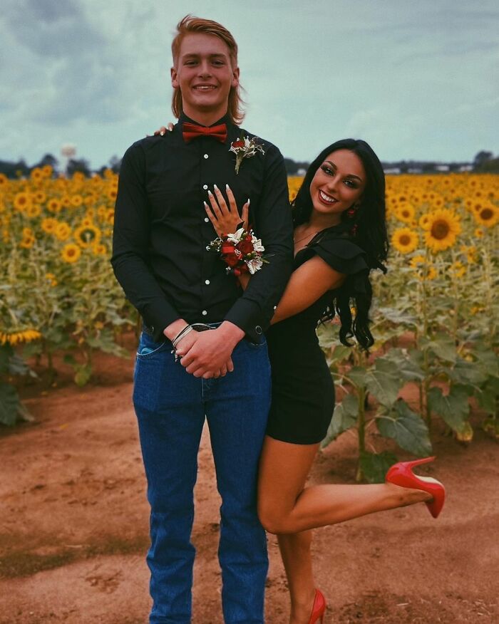 17-Year-Old Is Shook To Receive So Many Hateful Comments After Her Boyfriend's Mom Posted Their Homecoming Pics On Facebook 17-Year-Old Is Shook To Receive So Many Hateful Comments After Her Boyfriend's Mom Posted Their Homecoming Pics On Facebook