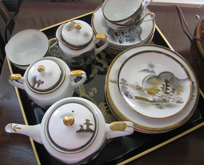 Husband Sells His Wife's Antique Tea Set For $300, Justifying He Needed The Money For His Nephew, She Sells His Xbox To Buy It Back