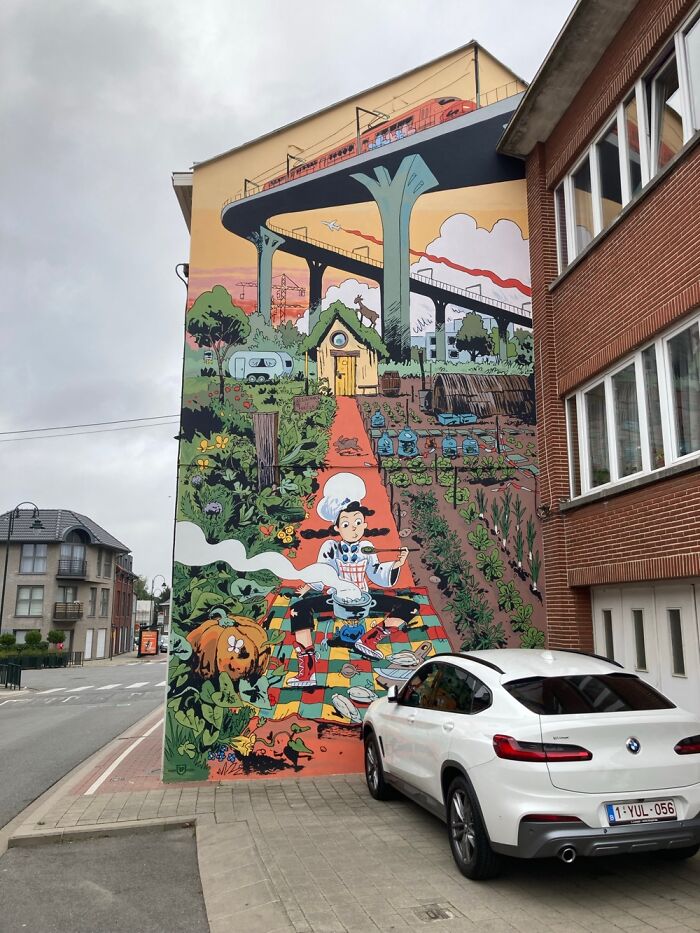 One Off The New Comic Wallpaintings In Brussels: Yasmina.