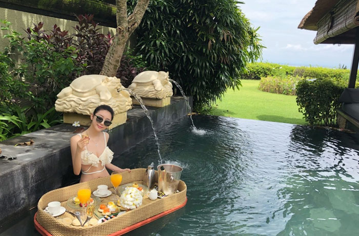 "That's Cheating": Woman Goes Viral For Exposing Chinese Influencers That Fake Being Rich So Well, You'd Never Realize It