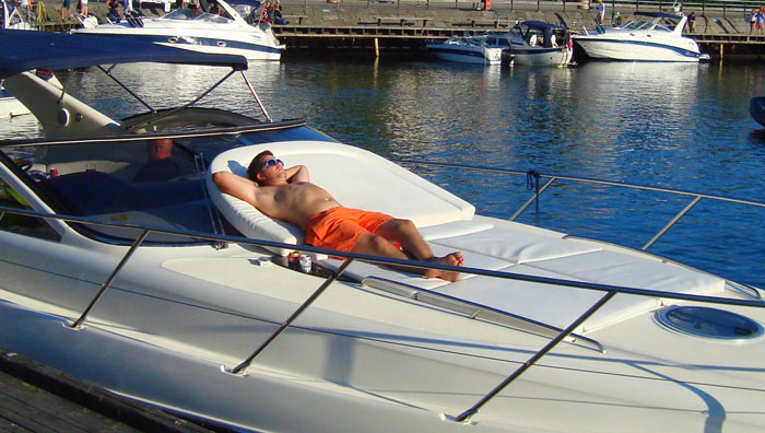 Boss Vanishes For 8 Weeks Saying He Has Covid, Employee Finds Out The Truth And Throws A Party To Reveal Where He Actually Was