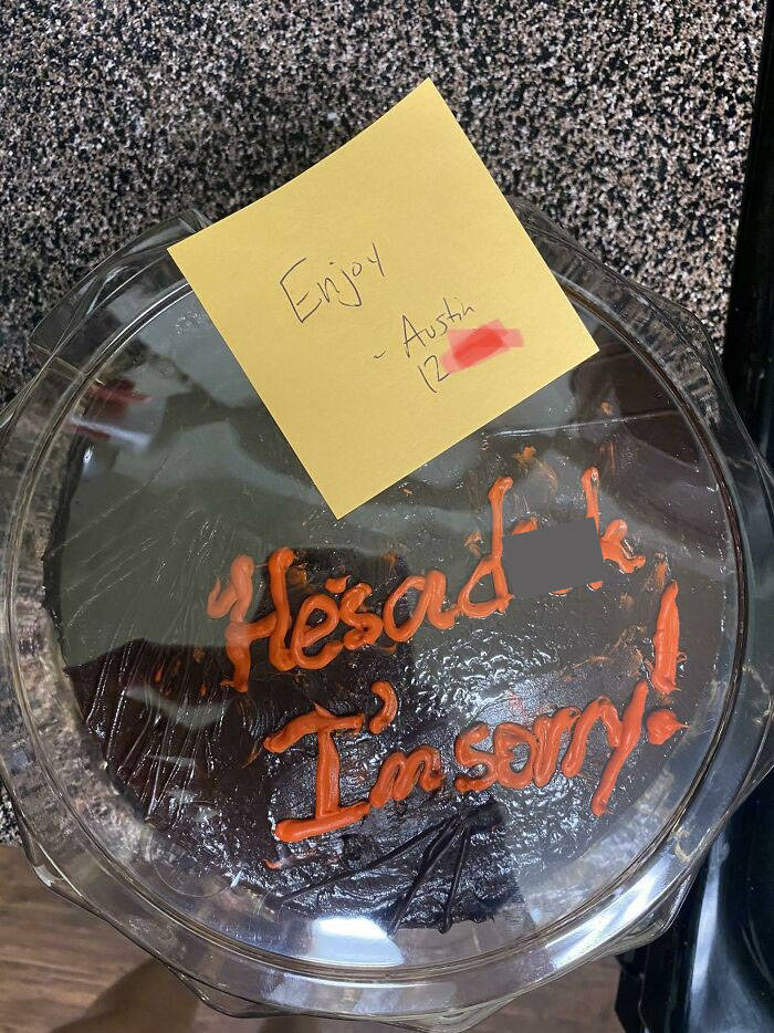 Neighbor I’ve Never Met Overheard Me Kicking My Cheating Ex Out. Made My Day A Little Bit Better