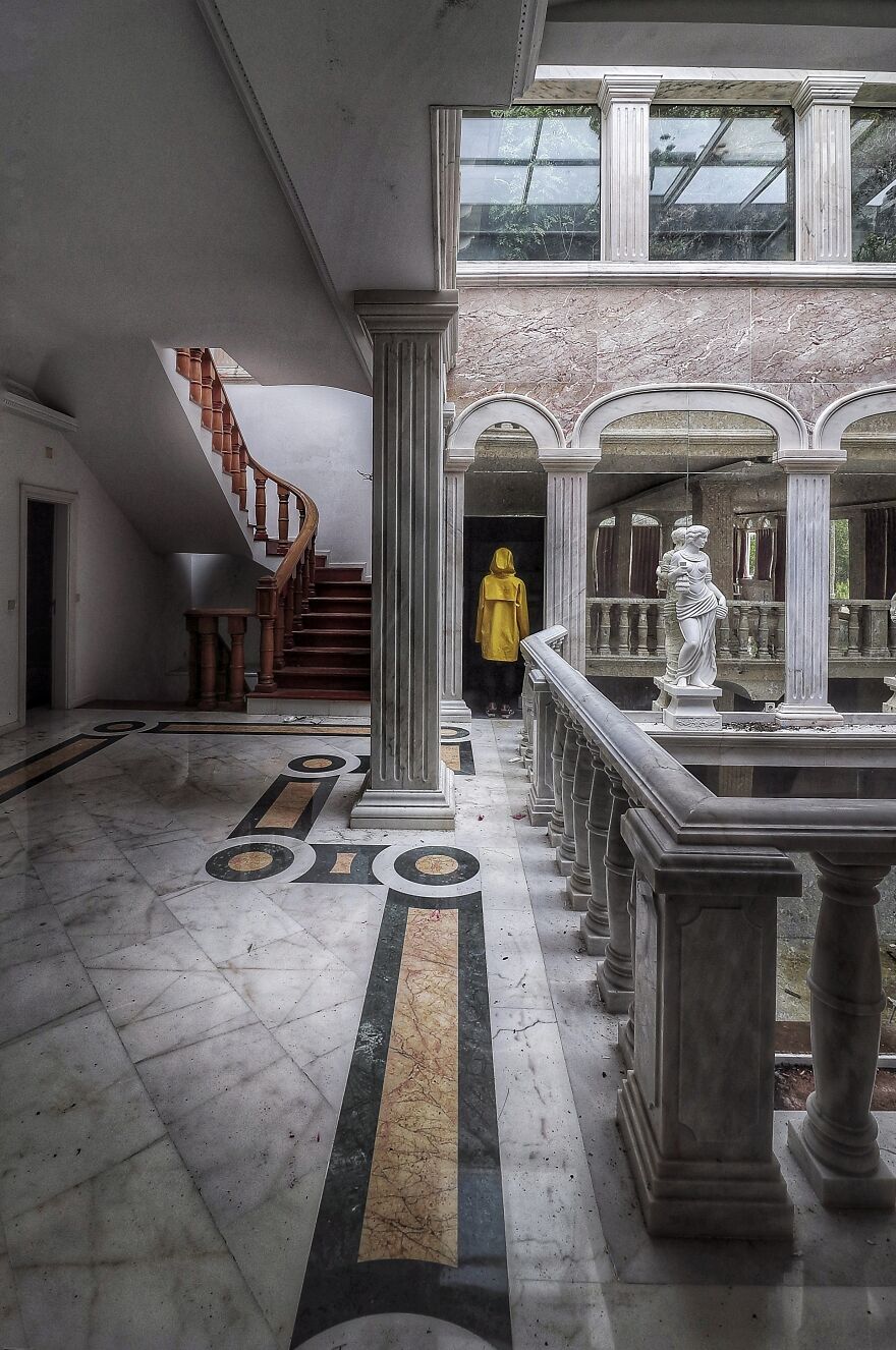 The Yellow Jackets Found The Abandoned Disney Castle