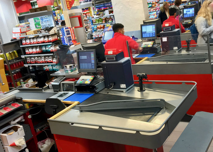 30 People Reveal Scams They Still Can't Believe They Bought