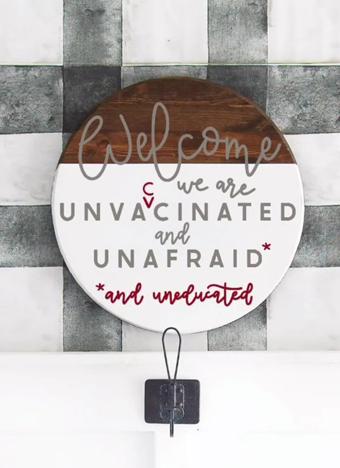 People Are Cracking Up At This Woman&rsquo;s Conversation With A Client Demanding That She Create An Anti-Vax Door Sign