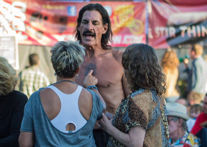 20 Personas señalan detalles simples que pueden mejorar el atractivo en este hilo online