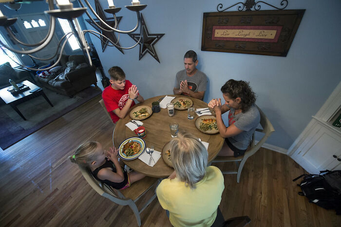 People In This Online Group Share What Things Their Family Members Had The Courage To Do At Their Thanksgiving Gathering (30 Stories)