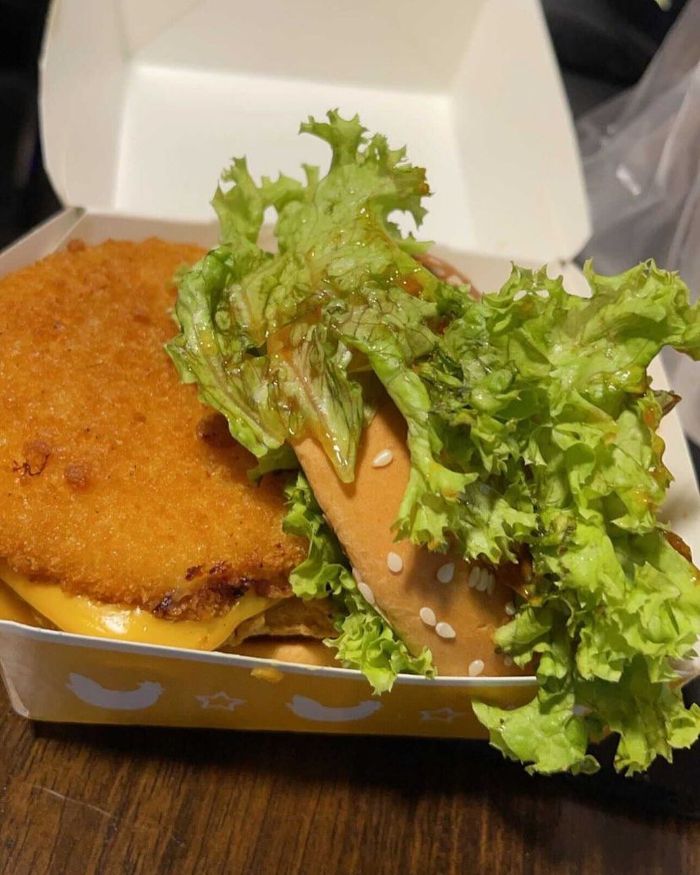 Customers Share Their Worst McDonald's Orders On This Instagram Account (40 Pics)