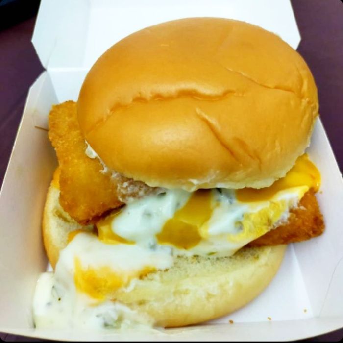 Customers Share Their Worst McDonald's Orders On This Instagram Account (40 Pics)