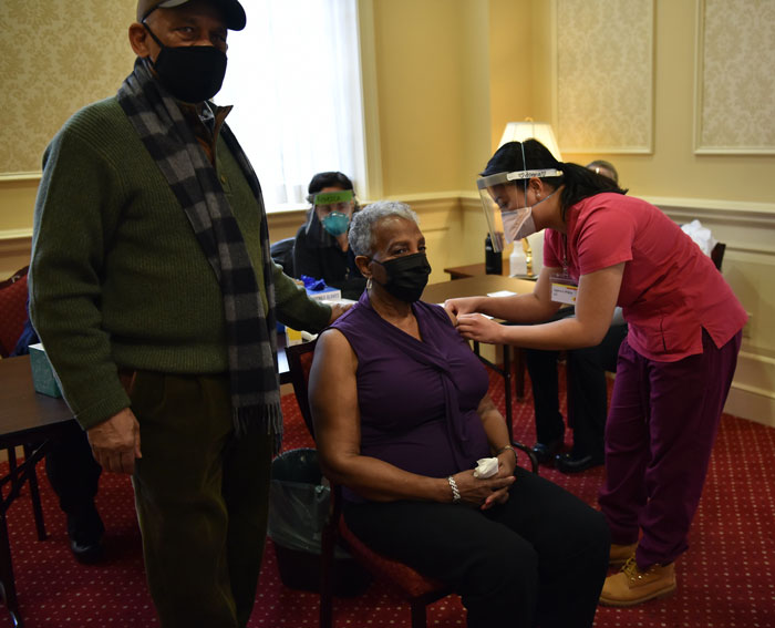 20 Personas señalan detalles simples que pueden mejorar el atractivo en este hilo online