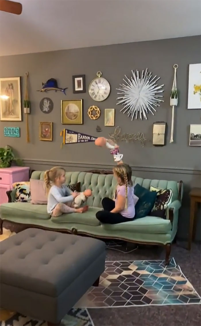 Couple And Their 5 Kids Live Their Life "Unblended" In Two Separate Suites In The Same House Couple And Their 5 Kids Live Their Life "Unblended" In Two Separate Suites In The Same House