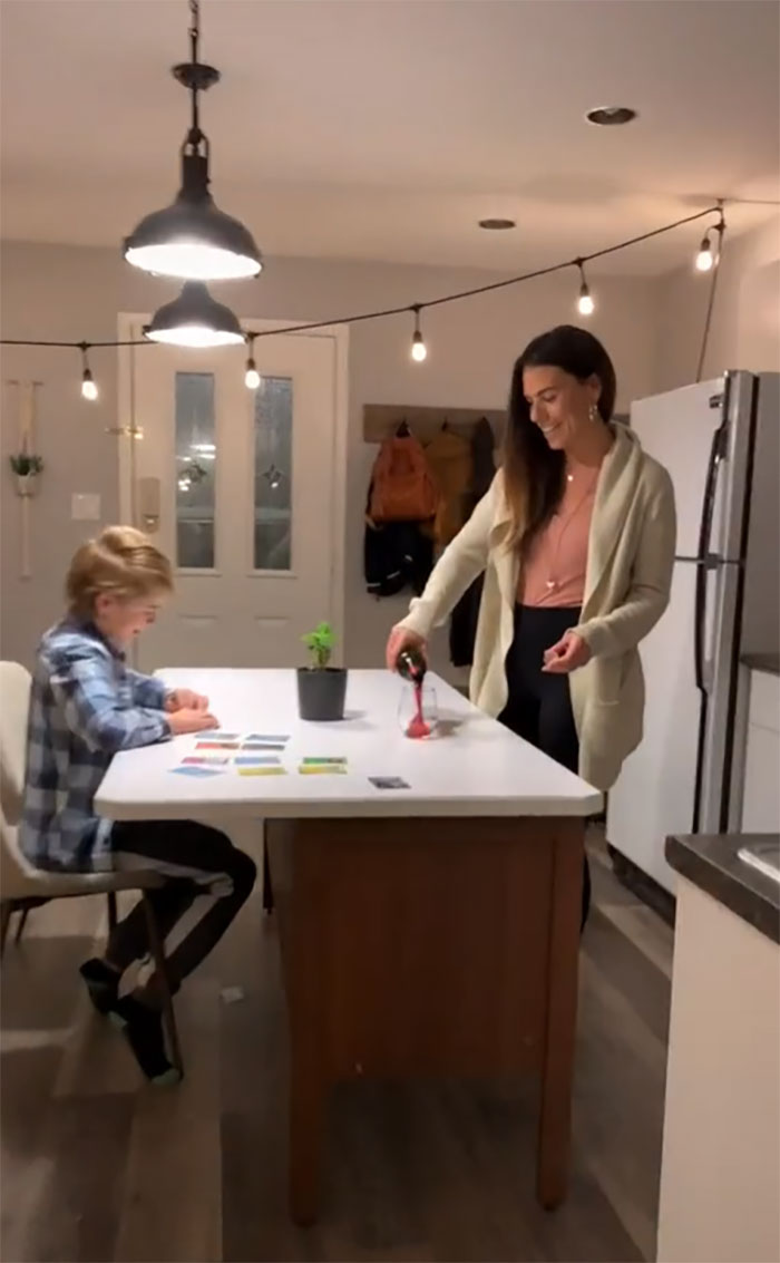 Couple And Their 5 Kids Live Their Life "Unblended" In Two Separate Suites In The Same House Couple And Their 5 Kids Live Their Life "Unblended" In Two Separate Suites In The Same House