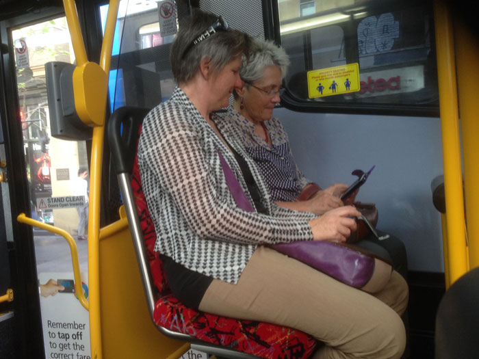 20 Personas señalan detalles simples que pueden mejorar el atractivo en este hilo online