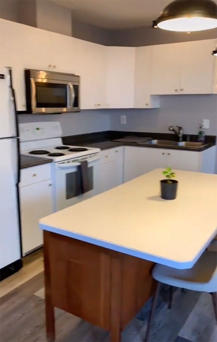 Couple And Their 5 Kids Live Their Life "Unblended" In Two Separate Suites In The Same House Couple And Their 5 Kids Live Their Life "Unblended" In Two Separate Suites In The Same House