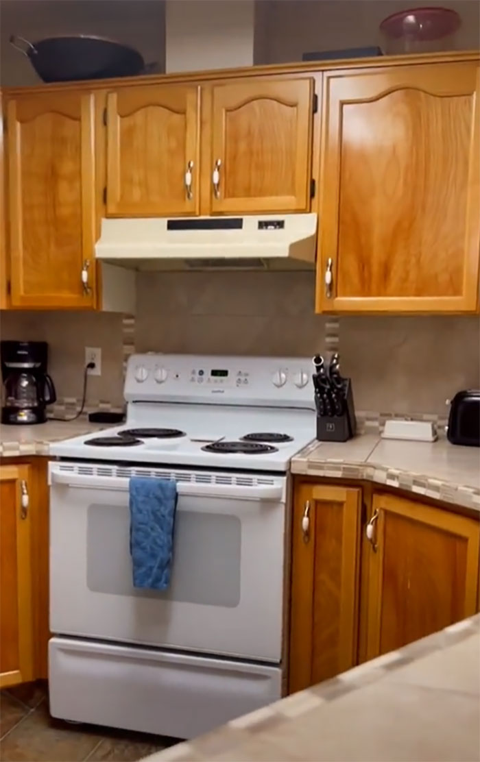 Couple And Their 5 Kids Live Their Life "Unblended" In Two Separate Suites In The Same House Couple And Their 5 Kids Live Their Life "Unblended" In Two Separate Suites In The Same House