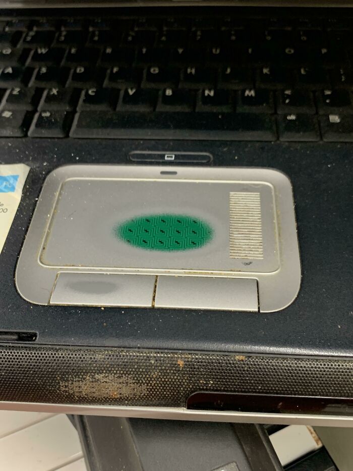 Esta belleza del panel táctil que encontré en la tienda de segunda mano...