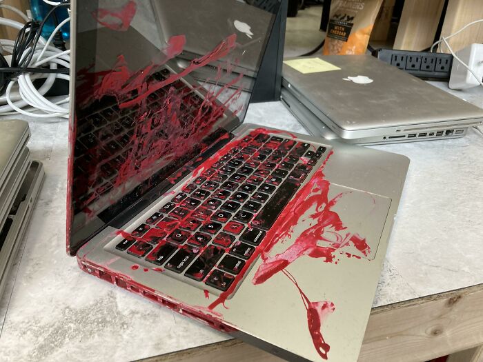 "¡Los puertos dejaron de funcionar!" "¿Cuáles?" "¡Todos!"