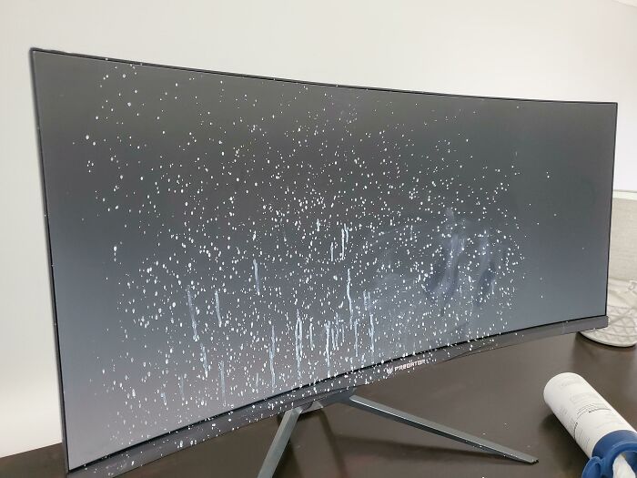 Consejo profesional: No guarde las cosas del PC cerca de la pintura cuando se mude a una nueva casa