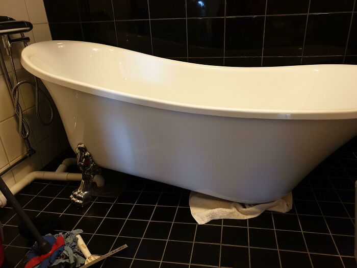 Legs On Bath Tub Break Off Mid Bath, Damaging Fixtures