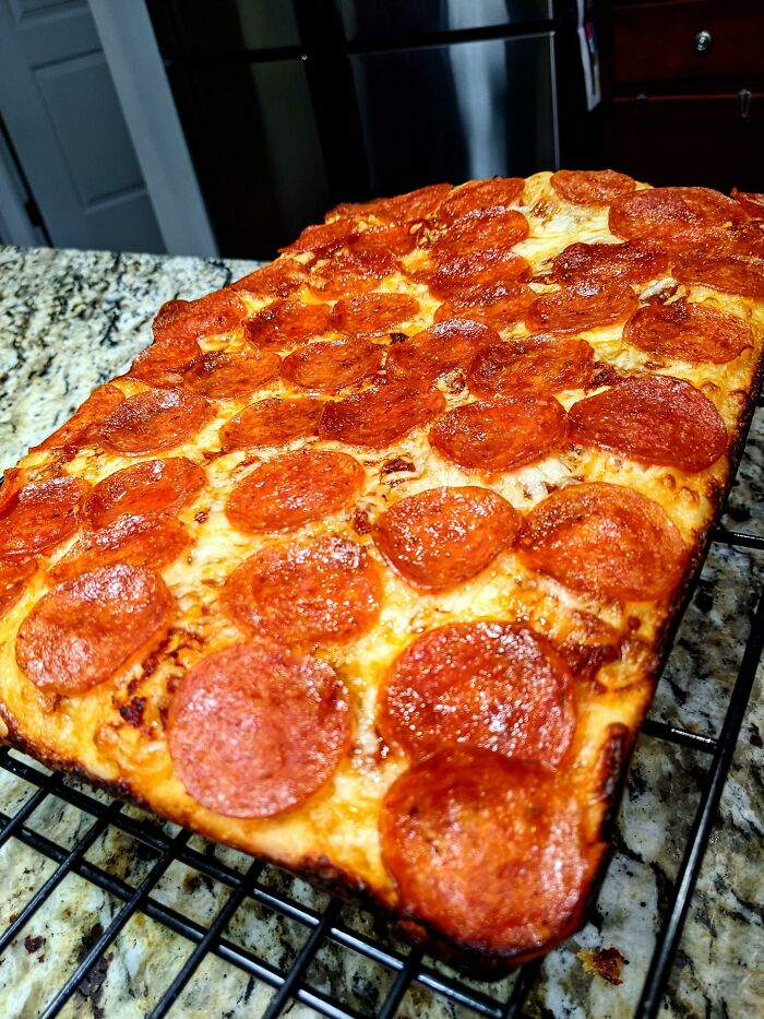 [homemade] Detroit Pizza