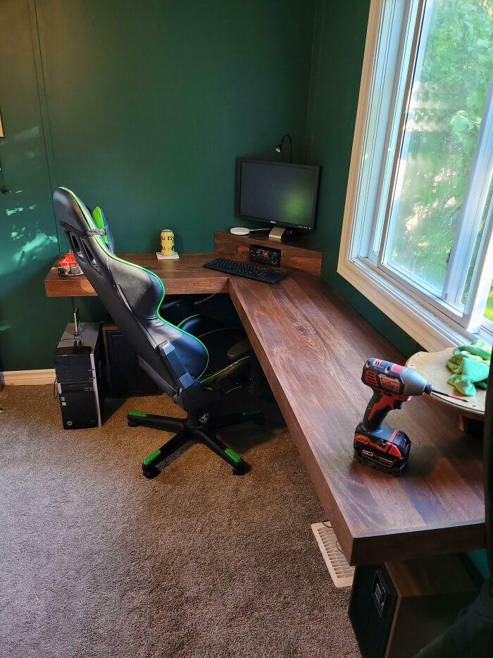 Built Myself A Desk Out Of Some Mahogany Base Boards Taken Out Of The Dumpster! My Gaming Chair Was Picked Up From The Curb Side