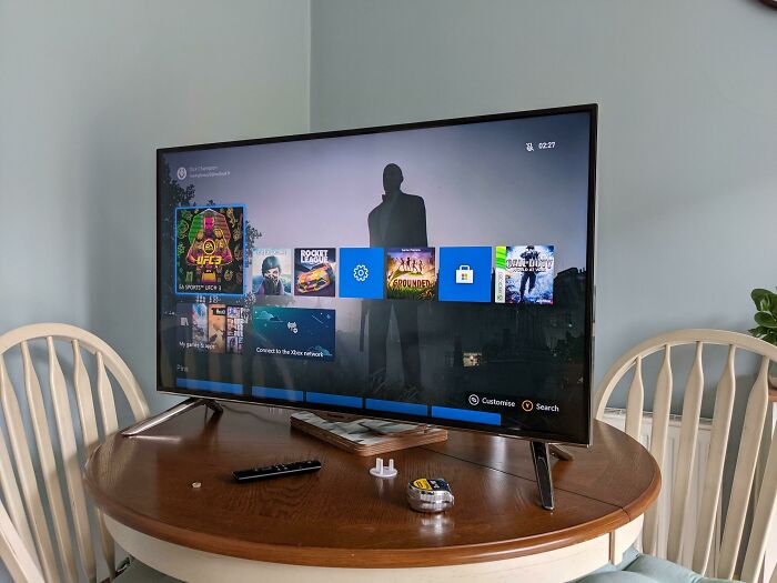 Someone Threw Out A Perfectly Working 40 Inch 4k Smart TV. Madness, But Mine Now