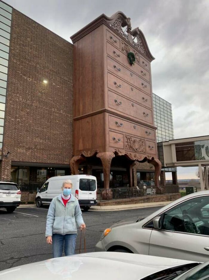 Entrada a una tienda de muebles