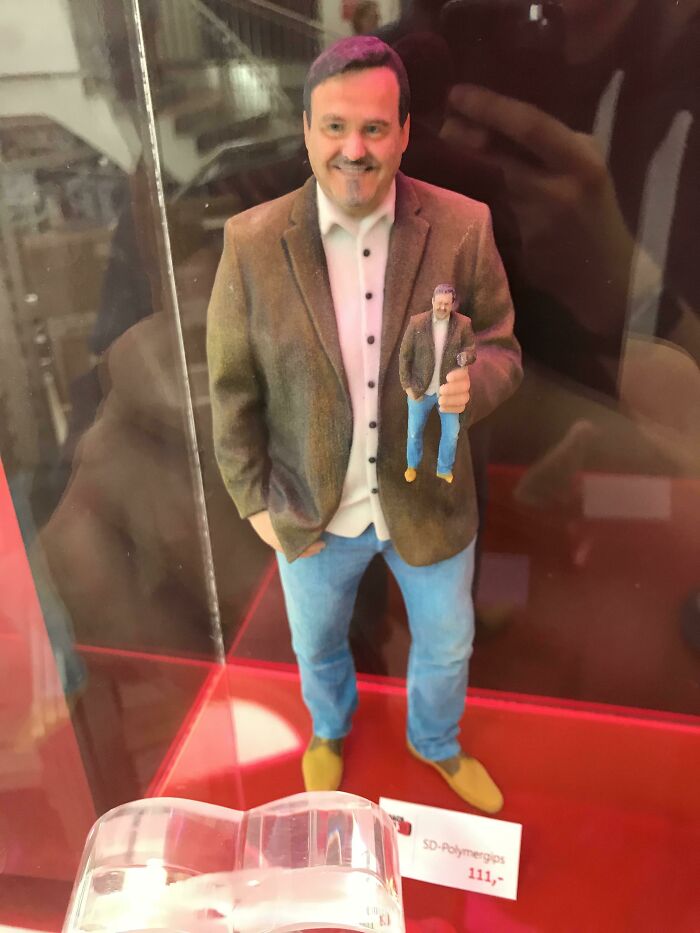 A 3D-Print Holding A 3D-Print Of Itself