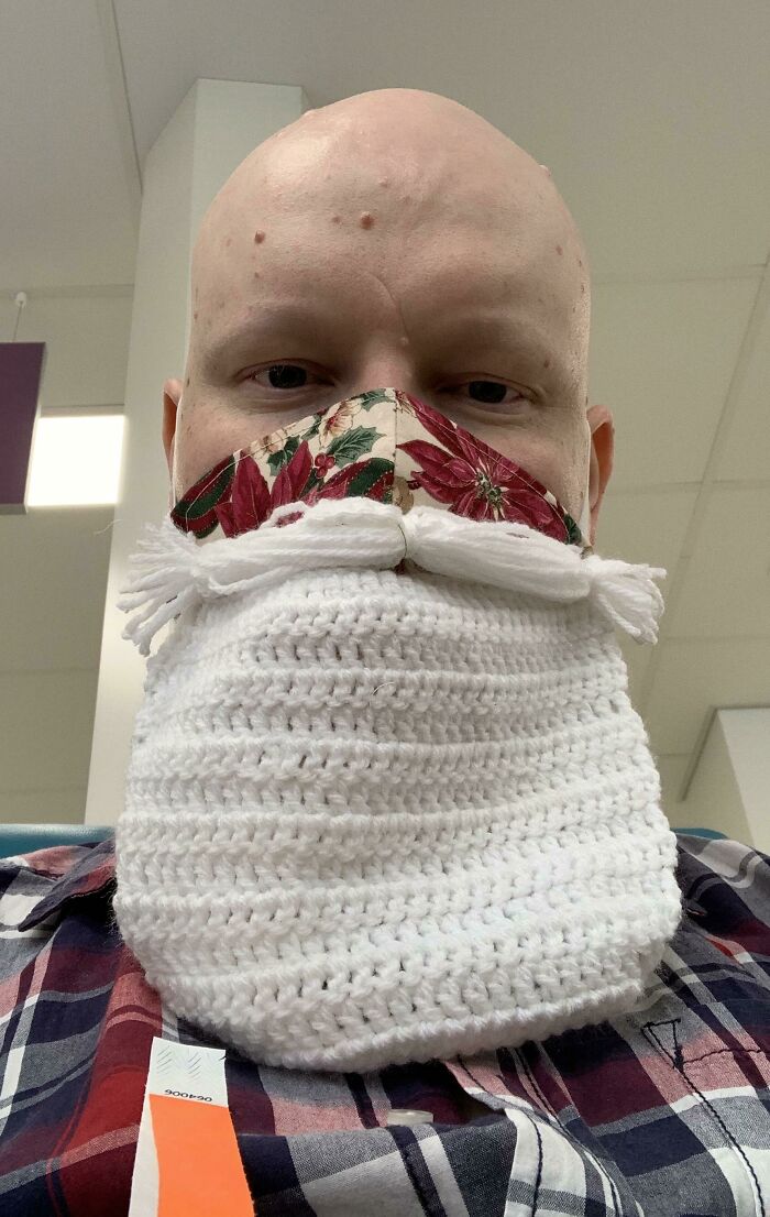 Decidí alegrar el día a todo el mundo durante mi última quimioterapia antes de Navidad en la clínica diurna de tratamiento del cáncer