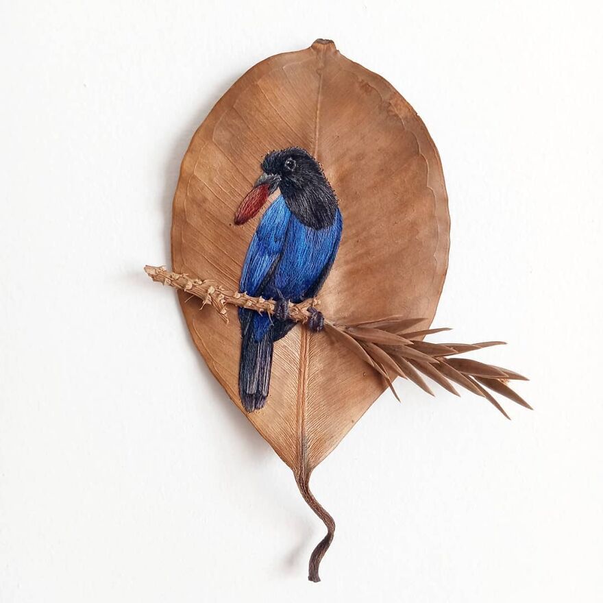 Brazilian Artist Conquers The Internet Making Embroidery On Tree Leaves