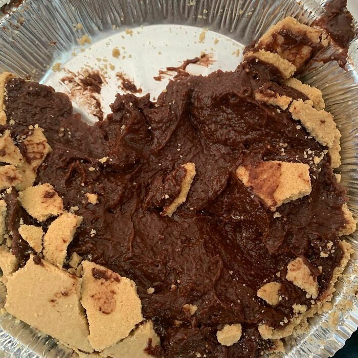 Sofia Made Chocolate Pie For Thanksgiving And Then Dropped It In The Floor