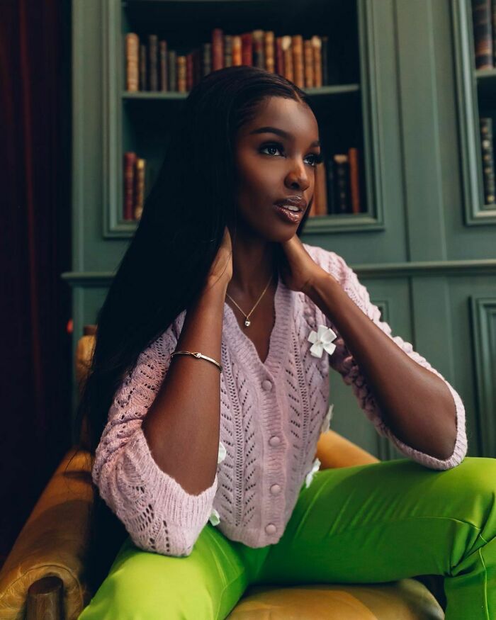 Una top model negra se maquilló y peinó ella misma 10 minutos antes de desfilar porque los maquilladores se equivocaron