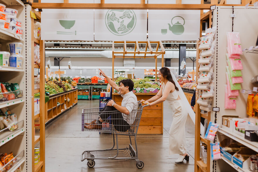This Couple Decided To Take Their Engagement Photos At The Grocery Store They Shop At, And The End Result Might Make You Smile This Couple Decided To Take Their Engagement Photos At The Grocery Store They Shop At, And The End Result Might Make You Smile