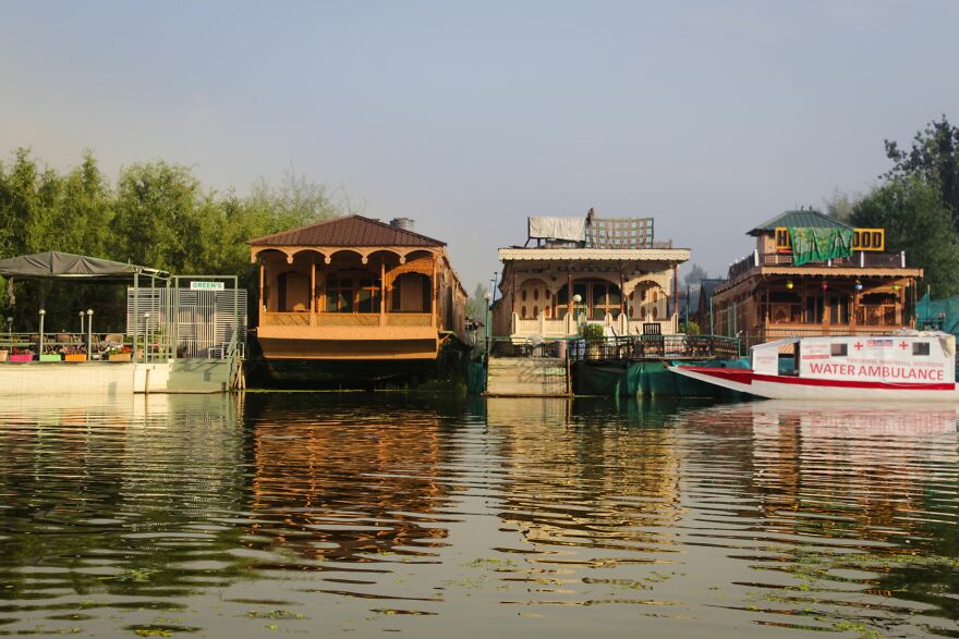 "English Palaces On The Water''