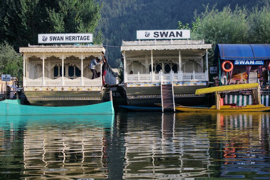 "English Palaces On The Water''