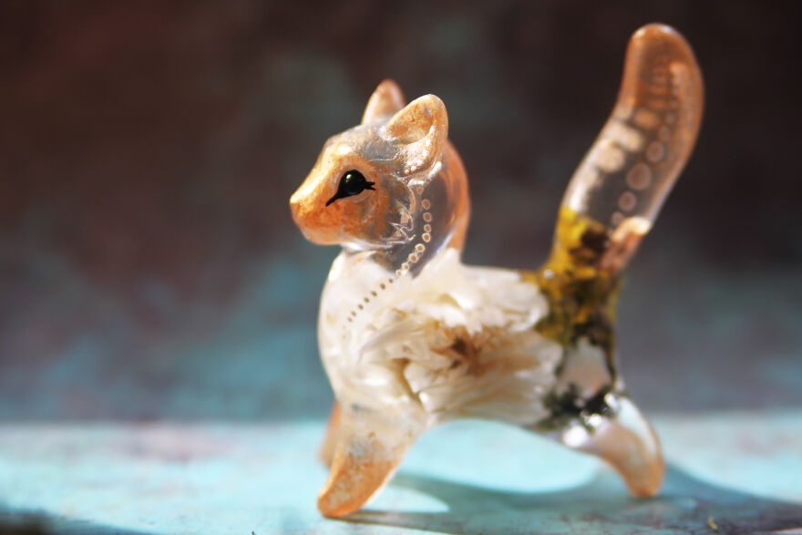 My Studio Makes Transparent Animal Sculptures With Pieces Of Nature Inside My Studio Makes Transparent Animal Sculptures With Pieces Of Nature Inside