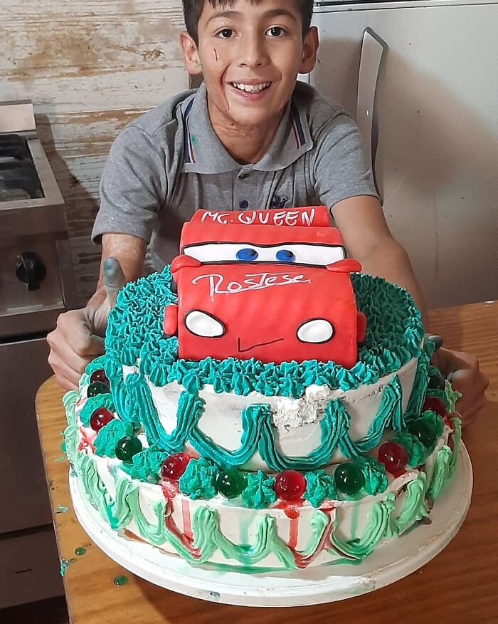 In Argentina, A 10-Year-Old Boy Works As A Confectioner To Pay For His Reconstruction Surgery