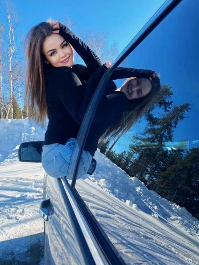 La chica del coche debe ser su hermana