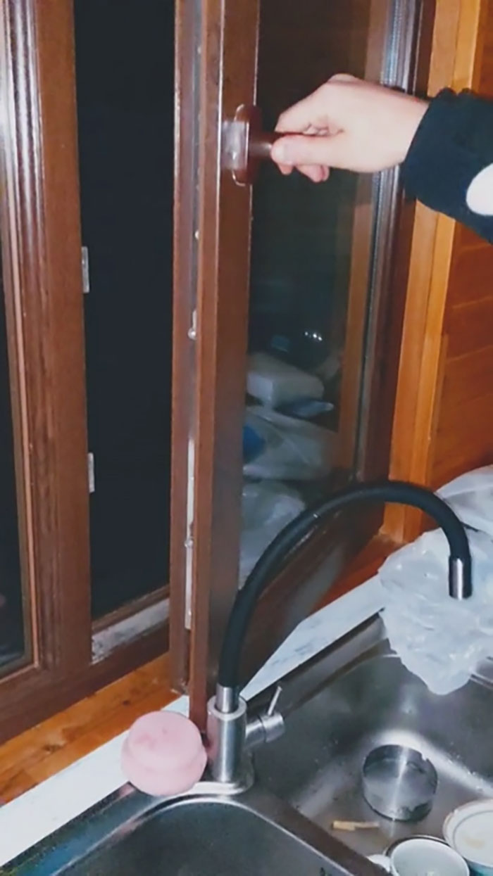 Me And My Friends Were Out Of Town For A Day At A Private Residence And Saw This Interior Design Fail