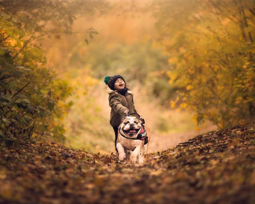 This Photographer Photographs Children In Tender Moments With Animals, And The Images Are Very Cute (New Pics)