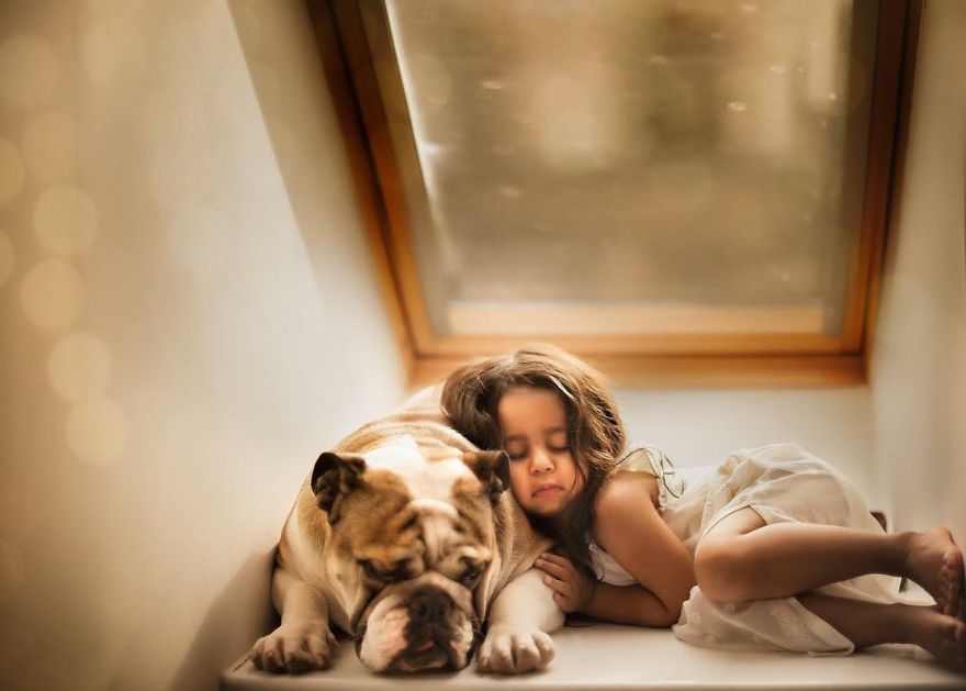 This Photographer Photographs Children In Tender Moments With Animals, And The Images Are Very Cute (New Pics)