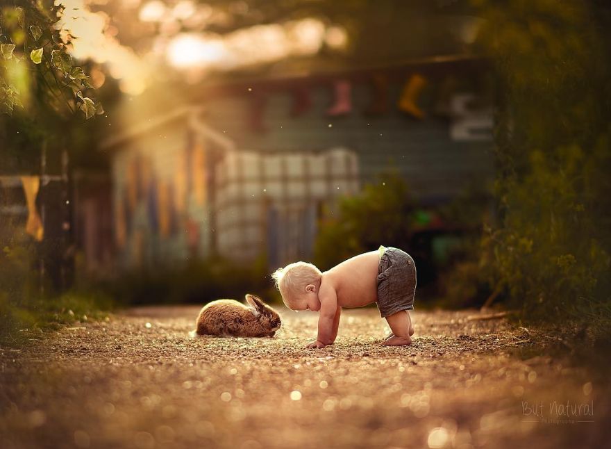 This Photographer Photographs Children In Tender Moments With Animals, And The Images Are Very Cute (New Pics)