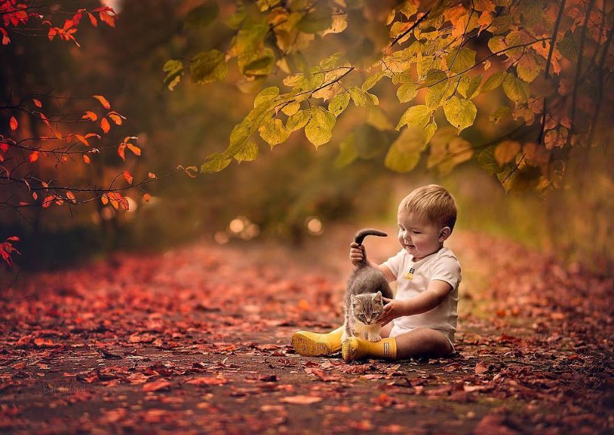 This Photographer Photographs Children In Tender Moments With Animals, And The Images Are Very Cute (New Pics)