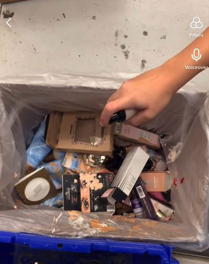 "This Is What We Do At Ulta": Ulta Beauty Employee Shares Company’s Policy For Returned Items, Which Is Destroying Them "This Is What We Do At Ulta": Ulta Beauty Employee Shares Company’s Policy For Returned Items, Which Is Destroying Them
