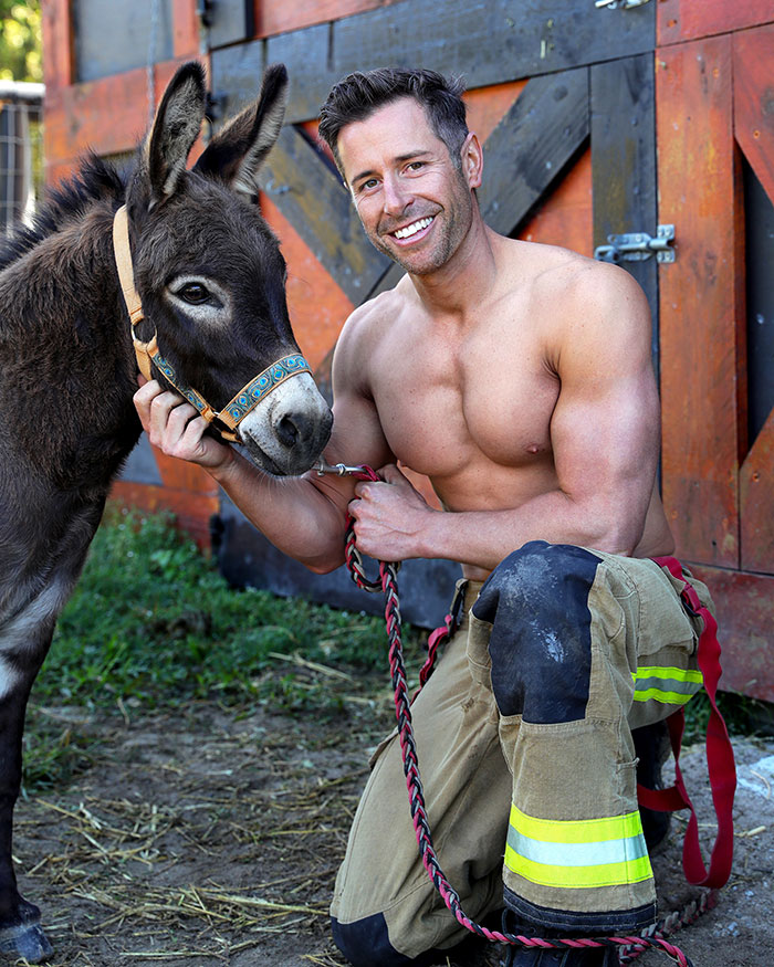 Australian-Firefighters-Charity-Animals-Calendar-2022