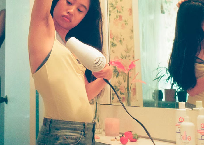 Guy Keeps Telling His Girlfriend That She Smells Bad, Turns Out His Dad Taught Him This "Secret Technique" Guy Keeps Telling His Girlfriend That She Smells Bad, Turns Out His Dad Taught Him This "Secret Technique"