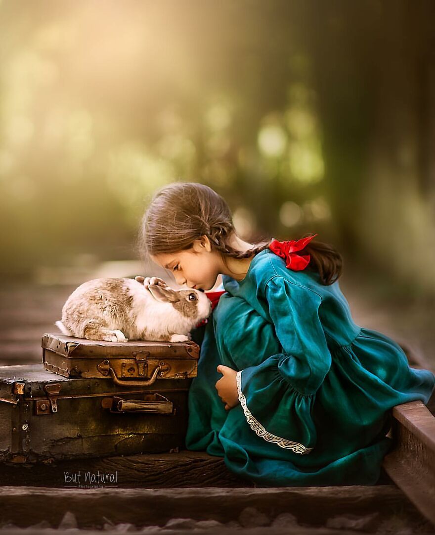 This Photographer Photographs Children In Tender Moments With Animals, And The Images Are Very Cute (New Pics)